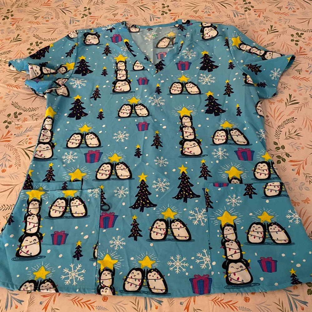 Like new! Penguin scrub top women’s size large